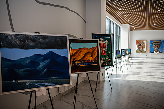 Двенадцать художников со всей России проповедуют в Донецке "О Родине"