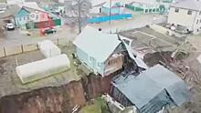 ВИЕДО: Хозяева рассказали, как разверзшаяся земля разорвала их дома пополам