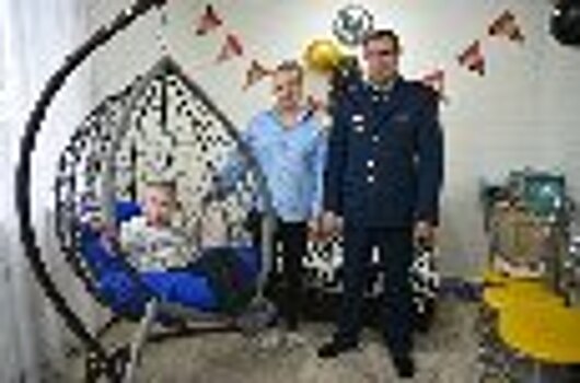 Начальник УФСИН России по Калужской области исполнил новогоднюю мечту юного калужанина в рамках акции «Ёлка желаний»