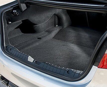 Как защитить пластик багажника от царапин и грязи