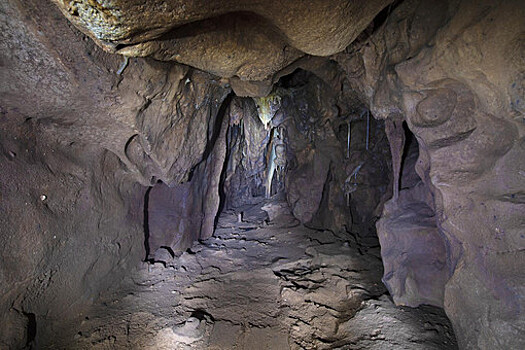 Археологи нашли в гибралтарских скалах "тайную комнату" неандертальцев