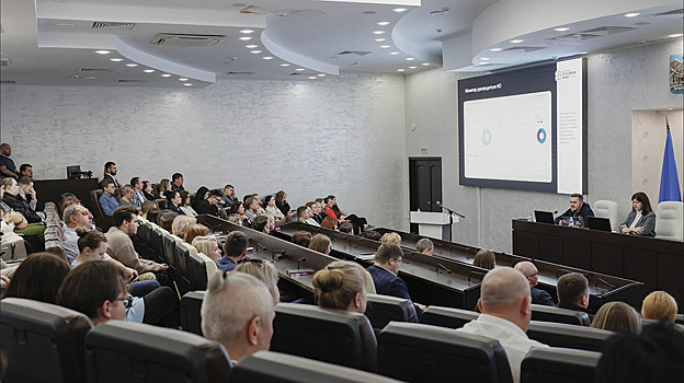 В Лабытнанги чиновники обучились работе с искусственным интеллектом