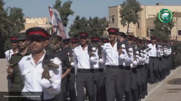 Выпускники школы полиции Дейр-эз-Зора прошли парадом по городу