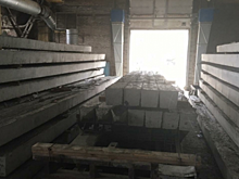 В Саратове подъемный кран придавил железобетонными сваями сотрудницу формовочного цеха