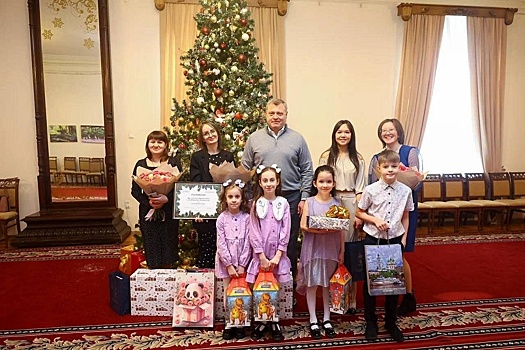 Астраханский губернатор исполнил желания детей участников СВО