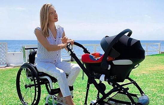 Фристайлистка Комиссарова показала дочку и посоветовала не торопить время