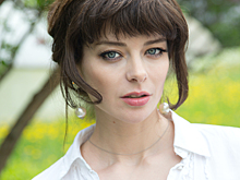 «Бесподобная»: Марина Александрова в ретрообразе и с челкой очаровала фанатов