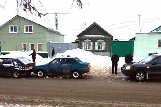 В Сызрани в столкновении трёх машин пострадала 11-летняя девочка