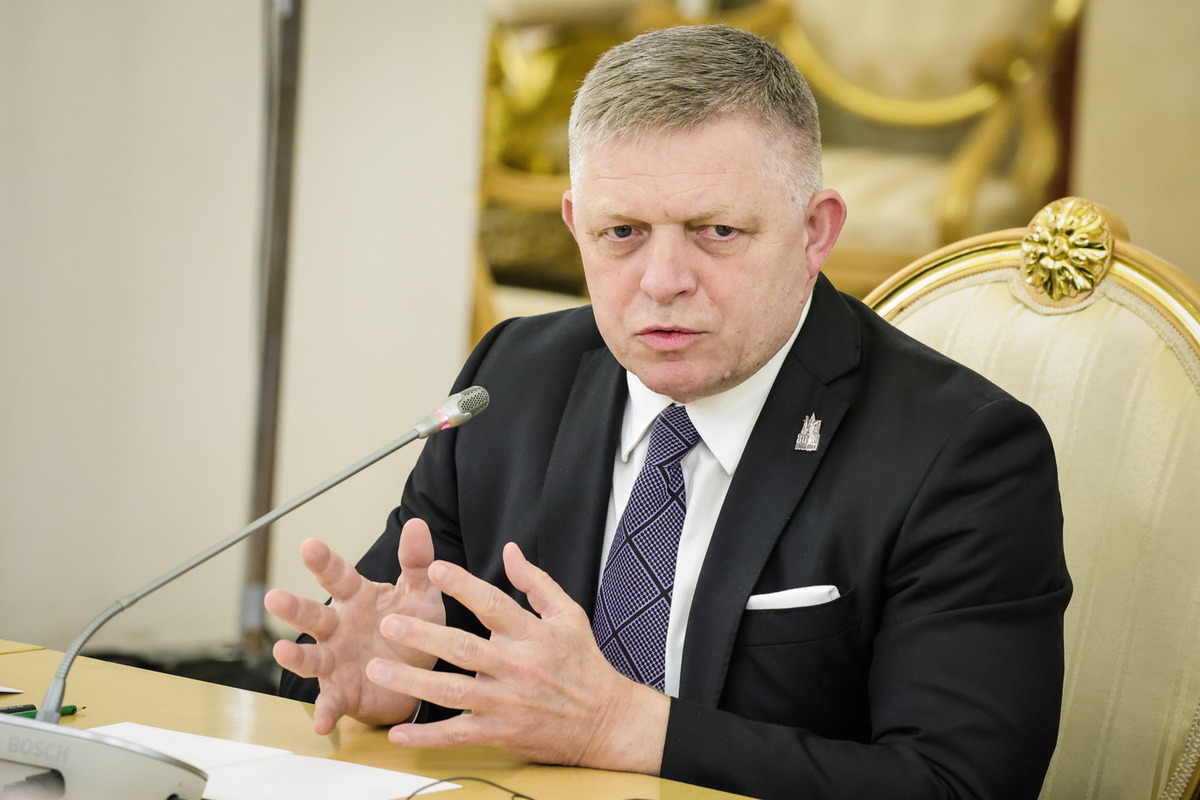 Фицо напомнил, что свобода и мир в Словакию пришли с востока