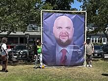 Вэнс столкнулся со своей лысой копией