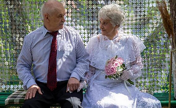 В Курске сыграли свадьбу 69-летний жених и 85-летняя невеста