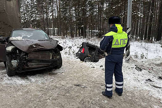 На Урале в массовом ДТП пострадали беременная женщина и младенец