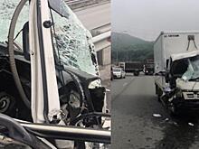 Во Владивостоке столкнулись два грузовика: оба водителя в больнице