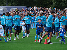 «Команда получила колоссальный заряд энергии». Тимощук — об открытой тренировке «Зенита» на Дворцовой площади