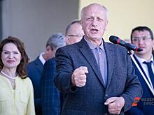 Знаменитый экс-премьер свердловского кабмина Алексей Воробьев принимает поздравления с юбилеем