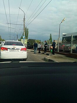 В Елшанке военный грузовик снес забор автосалона