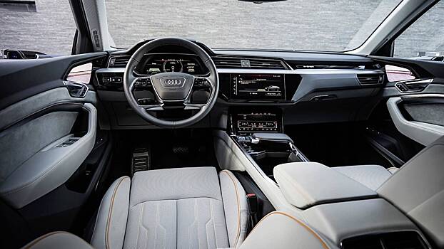 Audi сделала кроссовер с мониторами-дырками в дверях