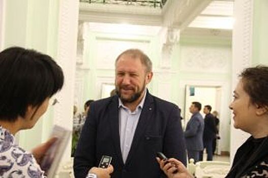 Бывший вице-спикер Ткачук приехал на 25-летие Омского горсовета