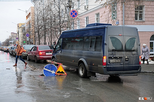 Екатеринбуржец отсудил у дорожников 100 тысяч рублей за огромную яму