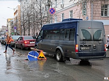 Екатеринбуржец отсудил у дорожников 100 тысяч рублей за огромную яму