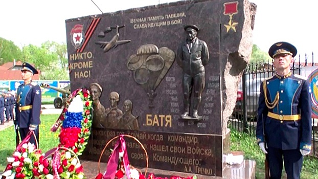 В Иваново военнослужащие возложили цветы к памятнику Маргелову в честь 75-летия со дня основания 98-й гвардейской десантной дивизии