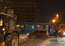 В Москве грузовик столкнулся с трамваем