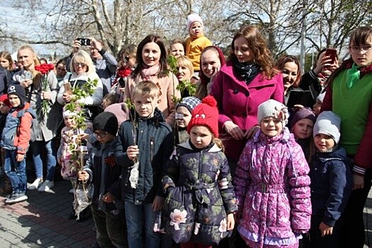 В Севастополе прошел мемориальный час «Сирень Победы»
