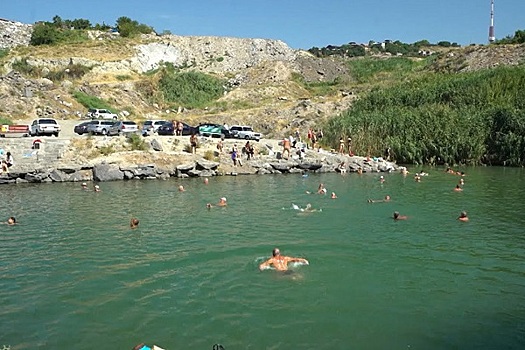 Бесплатный курорт в Ереване: горожане спасаются в Соленом озере