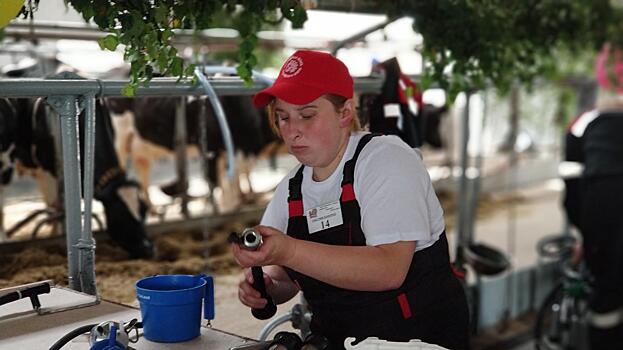 Лучшими доярами области названы мастера из Вологодского и Тарногского районов