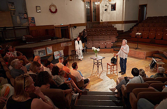 Поход в театр — удовольствие не из дешевых