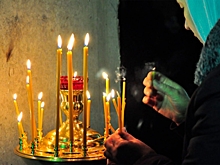 Священнослужитель объяснил, почему свечи в церквях не раздают бесплатно