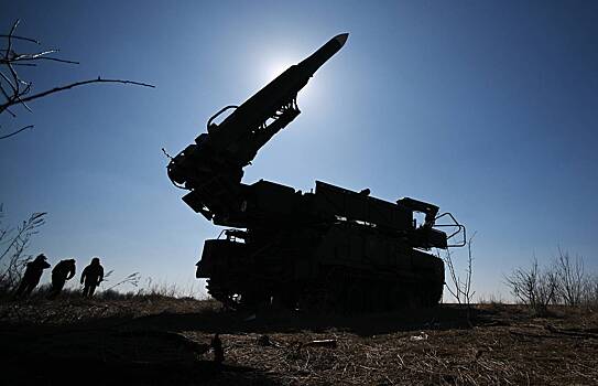 В США заявили, что Россия использует американские чипы в своих ракетах. Как она могла их получить?