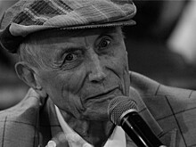 Вдове поэта Евтушенко вручена премия правительства РФ