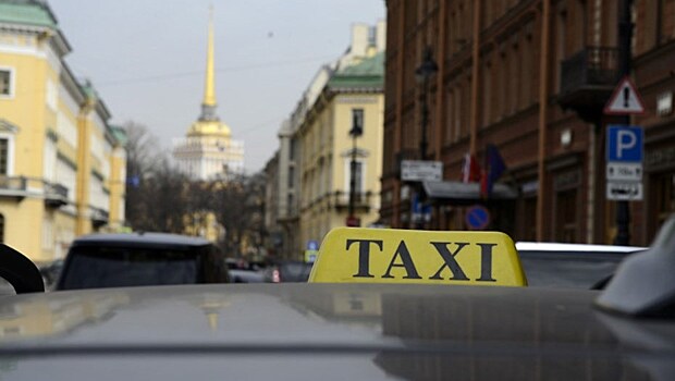 Губернатор Ленобласти планирует сократить автопарк и пересадить чиновников на такси