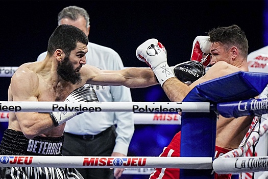 Чемпион WBC, IBF и WBO Артур Бетербиев отправил очередного соперника в нокаут