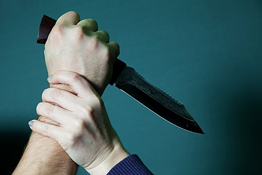 Пьяный житель Ртищева угрожал полицейскому ножом