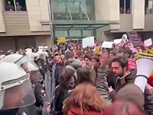 В Турции начались массовые протесты после задержания мэра Стамбула