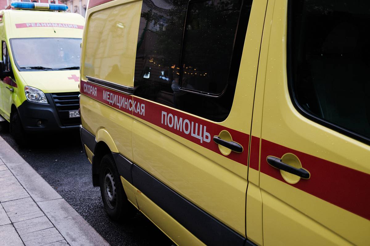 18-летняя россиянка на самокате попала под автобус и оказалась в реанимации