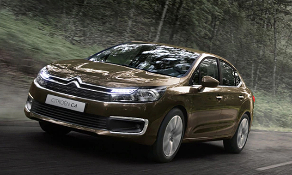 Citroen C4 в комплектации Live стоит 1 099 900 рублей. Автомобиль оборудован кондиционером, передними и задними электростеклоподъемниками, круиз-контролем, аудиосистемой с Bluetooth.