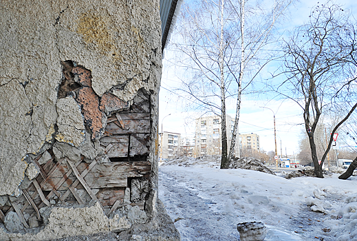 В Нижней Туре должнице заварили дверь