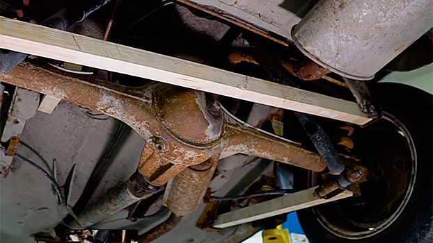 В России испытали автомобиль с деревянной подвеской: видео