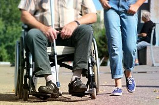 Приморцы, ухаживающие за инвалидами, будут получать денежные выплаты