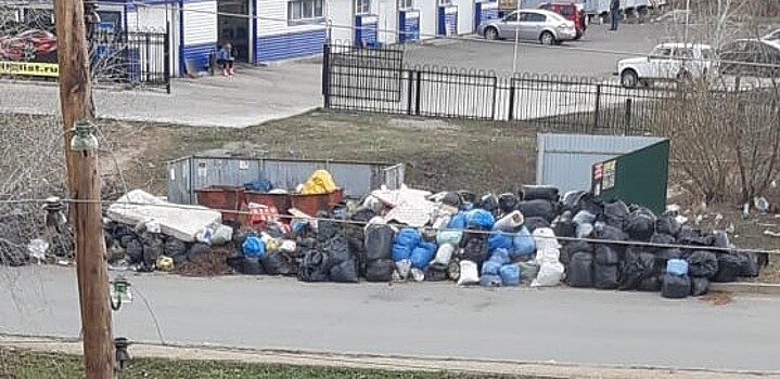 Жители Ростошей жалуются на мусор и разрушенные тротуары