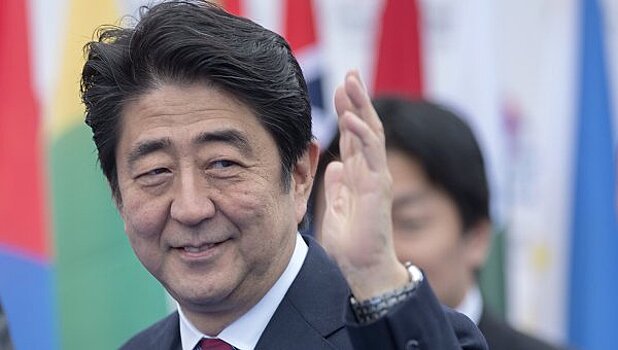 Японский премьер намерен решить с РФ вопрос "северных территорий"