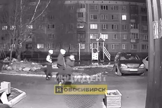 В Новосибирске ищут подростков, устроивших стрельбу во дворе дома