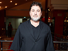 Большая разница: почему каждая новая жена Александра Цекало моложе предыдущей