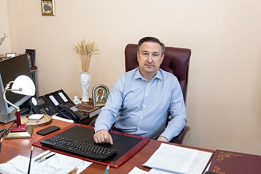 Прокуратура не смогла добиться увольнения главы Колыванского района Артюхова