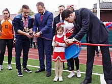 Антон Алиханов открыл новый пришкольный стадион