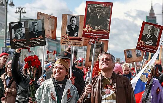 Более миллиона человек принимает участие в шествии Бессмертного полка в Москве