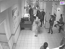 Потасовка врачей с посетителями самарской больницы попала на видео